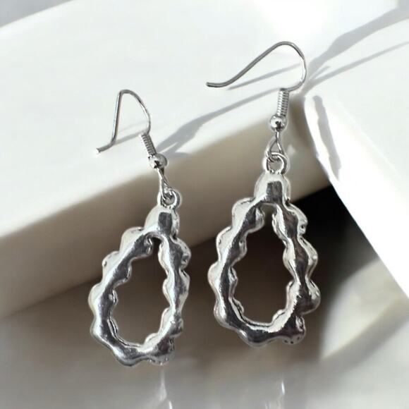 Bohemian teardrops 2inches earring Silver and Blue Floral Earrings - Picture 6 of 6